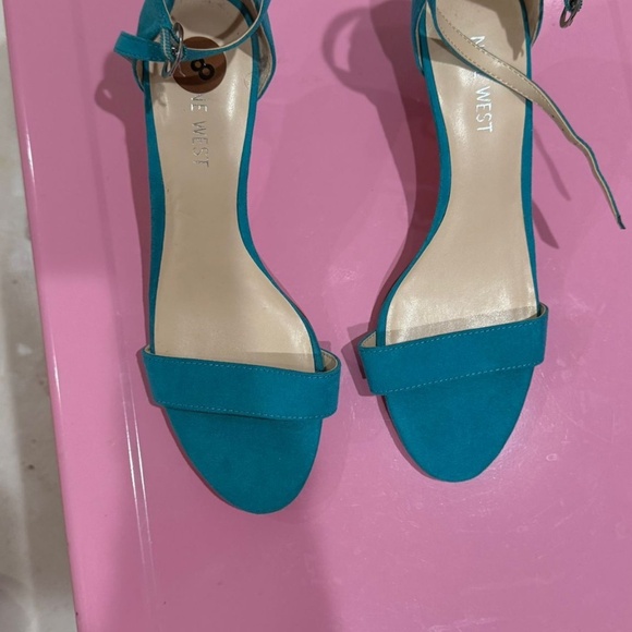 Sandals - Picture 1 of 4